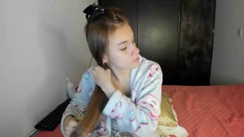 Snapshot of malucam_06 chatting on 3, 1, 2025 instagram nueela online show from 3, 1, 2025