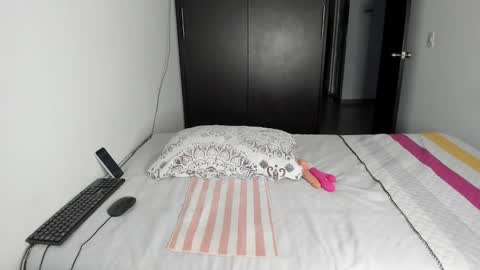 Snapshot of malucam_06 chatting on 1, 2, 2025 instagram nueela online show from 1, 2, 2025