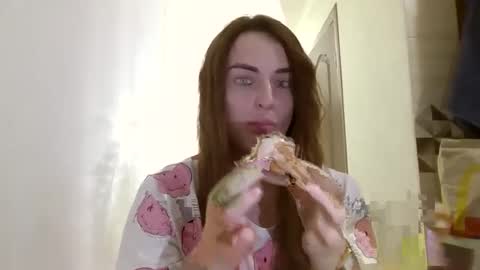 Snapshot of mandibrooks chatting on 8, 9, 2025 MandiBrooks online show from 8, 9, 2025