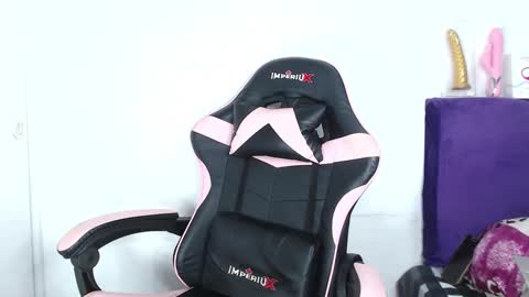 Mandy Mosquera online show from 2, 10, 2025