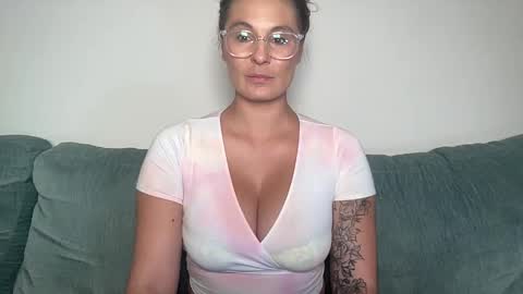 Snapshot of mandyrheaa chatting on 4, 11, 2025 Mandy online show from 4, 11, 2025