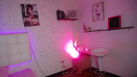 manelyke online show from 10, 10, 2025