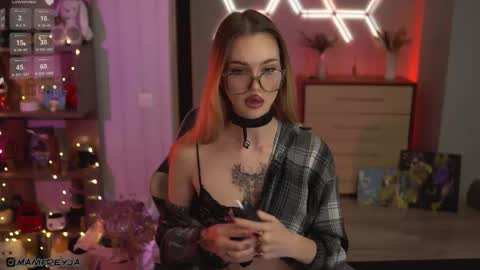 Snapshot of manifreyja chatting on 9, 11, 2025 Amelie online show from 9, 11, 2025