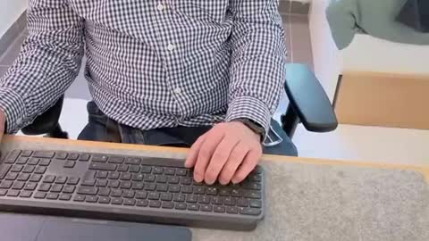 manuherb84 online show from 9, 4, 2026