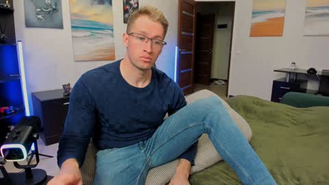 Snapshot of marc105100 chatting on 8, 1, 2025 alex marvelxx online show from 8, 1, 2025