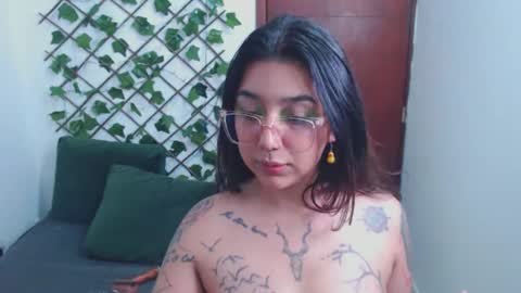 Snapshot of marce_bunny chatting on 8, 11, 2025 Marcela online show from 8, 11, 2025