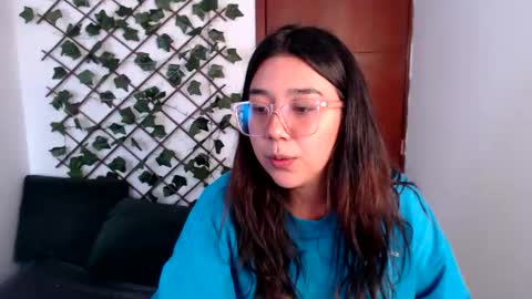 Snapshot of marce_bunny chatting on 5, 12, 2025 Marcela online show from 5, 12, 2025