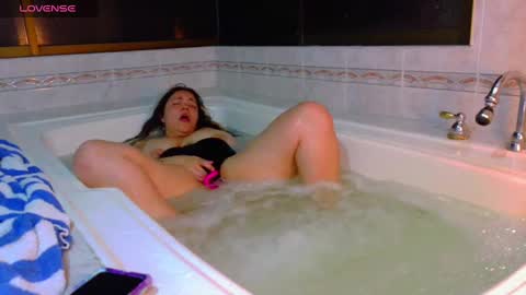 Snapshot of marcela2101s chatting on 8, 11, 2025 marcela2101s online show from 8, 11, 2025