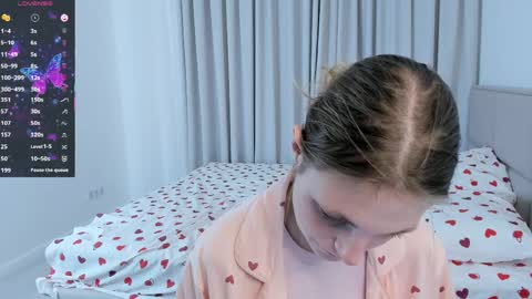 Mia online show from 8, 4, 2026