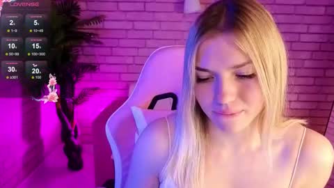 Snapshot of margo_robbbie chatting on 19, 11, 2025 margo_robbbie online show from 19, 11, 2025