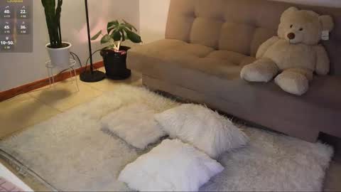 Snapshot of maria_petit chatting on 5, 11, 2025 M. online show from 5, 11, 2025