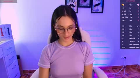 Snapshot of mariaan_m chatting on 4, 12, 2025 Leidy online show from 4, 12, 2025