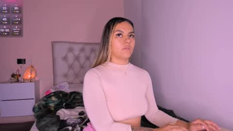 Snapshot of mariana__roe chatting on 8, 3, 2025 Mariana Roe online show from 8, 3, 2025