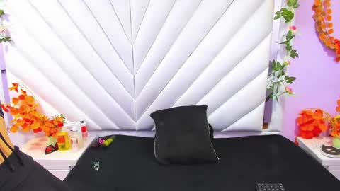 MarianaThomsop online show from 14, 12, 2025