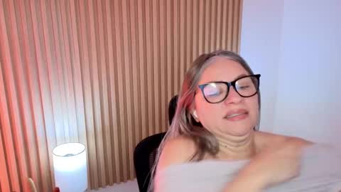 Marian Love  online show from 8, 11, 2025