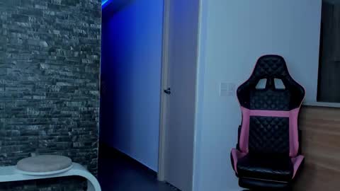 M A R I A N E online show from 13, 2, 2025