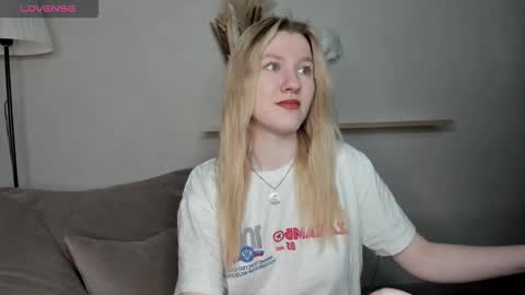 Snapshot of mariel_brown chatting on 2, 12, 2025 mariel_brown online show from 2, 12, 2025