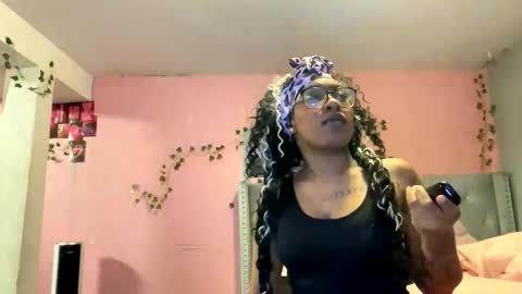 Snapshot of mariexxx22 chatting on 6, 1, 2026 eMariexxx online show from 6, 1, 2026