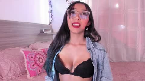 Luna Dulk online show from 3, 12, 2025