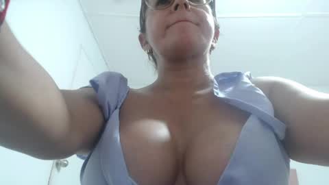 Snapshot of mariska_69 chatting on 5, 6, 2026 mariska_69 online show from 5, 6, 2026