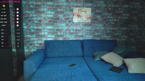 Mark online show from 4, 2, 2025