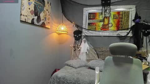 Snapshot of markbowie chatting on 17, 10, 2025 markbowie online show from 17, 10, 2025