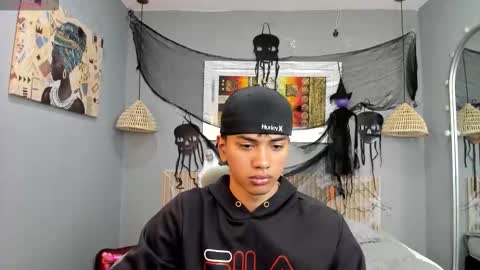 Snapshot of markbowie chatting on 22, 10, 2025 markbowie online show from 22, 10, 2025