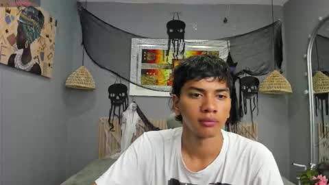 Snapshot of markbowie chatting on 28, 10, 2025 markbowie online show from 28, 10, 2025