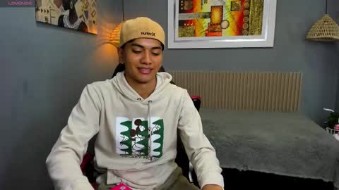 Snapshot of markbowie chatting on 11, 11, 2025 markbowie online show from 11, 11, 2025