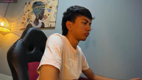 Snapshot of markbowie chatting on 25, 11, 2025 markbowie online show from 25, 11, 2025