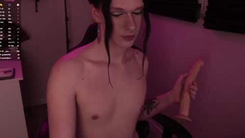 Mark online show from 8, 2, 2025