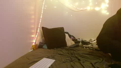 markymark101825061 online show from 7, 1, 2025