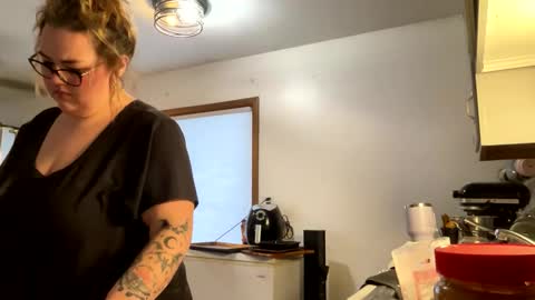 Snapshot of maroon_moon chatting on 18, 2, 2025 maroon_moon online show from 18, 2, 2025