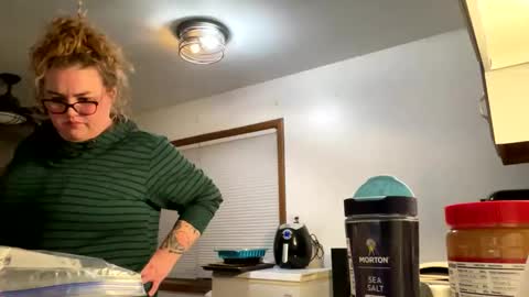 Snapshot of maroon_moon chatting on 21, 2, 2025 maroon_moon online show from 21, 2, 2025