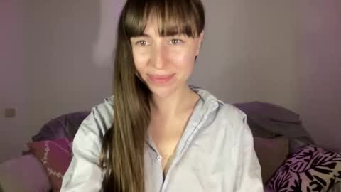 Snapshot of maroonaaa chatting on 8, 10, 2025 Mary online show from 8, 10, 2025