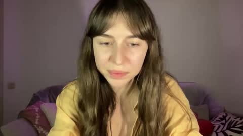 Snapshot of maroonaaa chatting on 5, 11, 2025 Mary online show from 5, 11, 2025