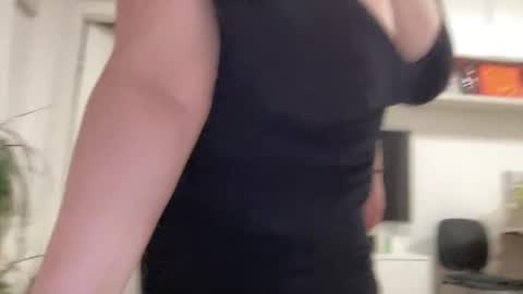 Maria  online broadcast from Tuesday to Suturday from 6 pm to 12 pm Germany time Sunday-Monday offline online show from 23, 5, 2026