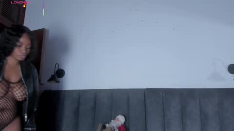 Snapshot of martina_jackson_ chatting on 13, 11, 2025 Laura online show from 13, 11, 2025