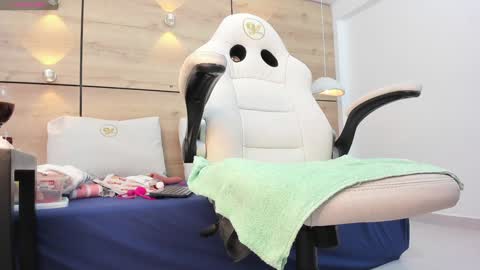 martina touss  online show from 18, 1, 2025