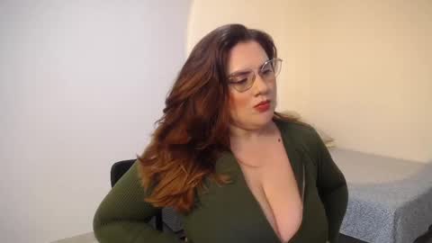 Snapshot of martinaguzmann chatting on 4, 10, 2025 Martina online show from 4, 10, 2025