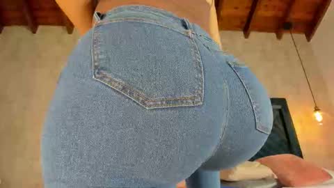 Snapshot of marttina_ruiz chatting on 18, 10, 2025 Martina online show from 18, 10, 2025