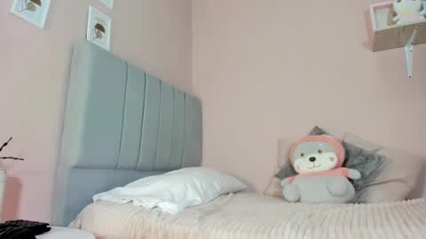 Snapshot of mary_cute9 chatting on 8, 10, 2025 mary_cute9 online show from 8, 10, 2025