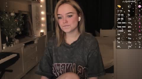 Snapshot of mary_romance chatting on 5, 1, 2025 Mary online show from 5, 1, 2025