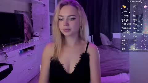 Snapshot of mary_romance chatting on 10, 9, 2025 Mary online show from 10, 9, 2025