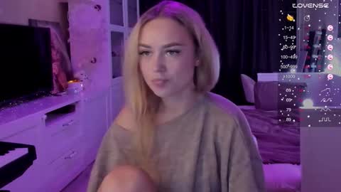 Snapshot of mary_romance chatting on 28, 9, 2025 Mary online show from 28, 9, 2025