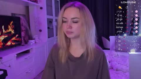 Snapshot of mary_romance chatting on 13, 10, 2025 Mary online show from 13, 10, 2025