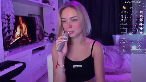 Snapshot of mary_romance chatting on 23, 11, 2025 Mary online show from 23, 11, 2025