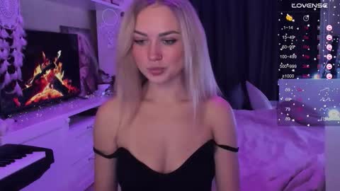 Snapshot of mary_romance chatting on 24, 11, 2025 Mary online show from 24, 11, 2025