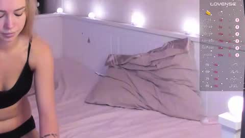 Snapshot of mary_romance chatting on 2, 12, 2025 Mary online show from 2, 12, 2025