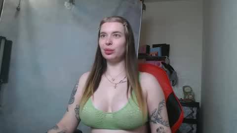 Snapshot of maryh0tlove chatting on 8, 5, 2026 maryh0tlove online show from 8, 5, 2026